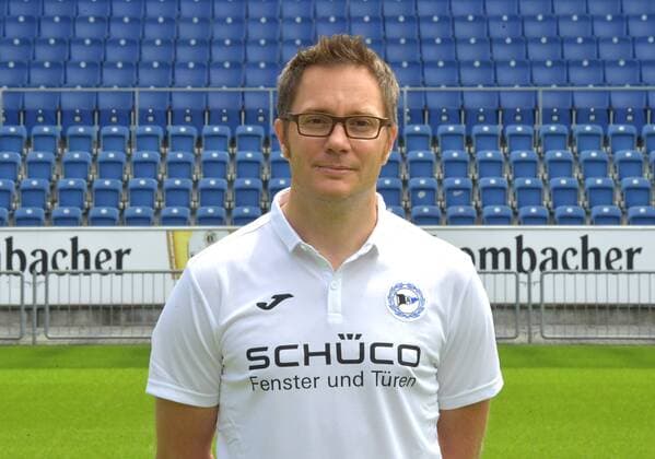 04.07.2017, Fussball, 2. LIGA, Saison 2017 2018, SCHÜCO-ARENA, BIELEFELD Fußball, GER, 2.BL, Portraittermin 2017 2018, DSC Arminia Bielefeld Dr. Andreas Elsner (Mannschaftsarzt Arminia Bielefeld), Aktion, Einzelbild, Quer