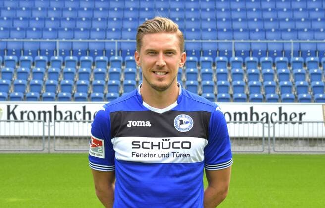 04.07.2017, Fussball, 2. LIGA, Saison 2017 2018, SCHÜCO-ARENA, BIELEFELD Fußball, GER, 2.BL, Portraittermin 2017 2018, DSC Arminia Bielefeld Konstantin Kerschbaumer (Arminia Bielefeld), Aktion, Einzelbild, Quer, Portrait