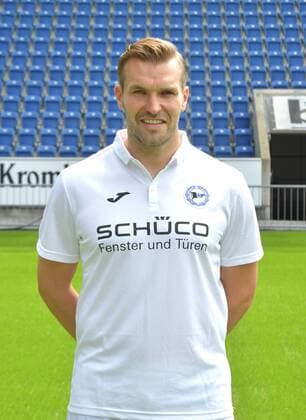 04.07.2017, Fussball, 2. LIGA, Saison 2017 2018, SCHÜCO-ARENA, BIELEFELD Fußball, GER, 2.BL, Portraittermin 2017 2018, DSC Arminia Bielefeld Carsten Rump (Co-Trainer Arminia Bielefeld), Aktion, Einzelbild, Hoch, Co-Trainer, Assistenztrainer