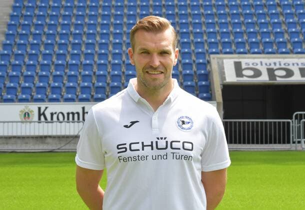 04.07.2017, Fussball, 2. LIGA, Saison 2017 2018, SCHÜCO-ARENA, BIELEFELD Fußball, GER, 2.BL, Portraittermin 2017 2018, DSC Arminia Bielefeld Carsten Rump (Co-Trainer Arminia Bielefeld), Aktion, Einzelbild, Quer, Co-Trainer, Assistenztrainer