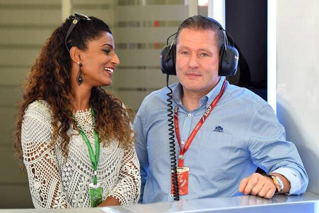 Jos VERSTAPPEN (ehemailger Formel 1 Fahrer,Vater von Max) mit seiner Freundin in der Red bull Box. Formel 1:GP von Oesterreich,1.Training. Red Bull Ring Zeltweg,Spielberg,Saison 2017,am 07.07.2017.