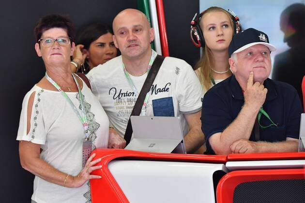 Heike (li) und Norbert VETTEL (re,Eltern von Sebastian VETTEL) in der Box. Formel 1:GP von Oesterreich,1.Training. Red Bull Ring Zeltweg,Spielberg,Saison 2017,am 07.07.2017.
