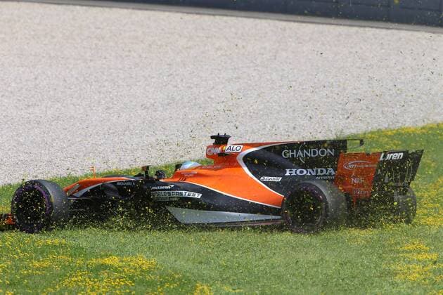 Austrian Grand Prix, Red Bull Ring 06 - 09 July 2017 07.07.2017- Free Practice 2, Fernando Alonso (ESP) McLaren Honda MCL32 out of the track 