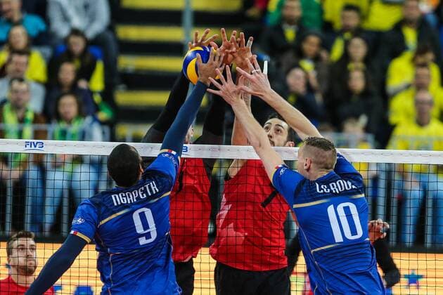 July 7, 2017 - Curitiba, Parano, Brasil - CURITIBA, BRAZIL JULY 7: Ngapeth and Le Roux of the France team during a match semifinals between Canada and France as part of the FIVB Volleyball World League 2017 at the Arena da Baixada Stadium on July 7, 2017 in Curitiba, Brazil. .Foto: CAN v FRA - FIVB Volleyball World League 2017 - ZUMAb158 20170707_zap_b158_023 Copyright: xGeraldoxBubniakx