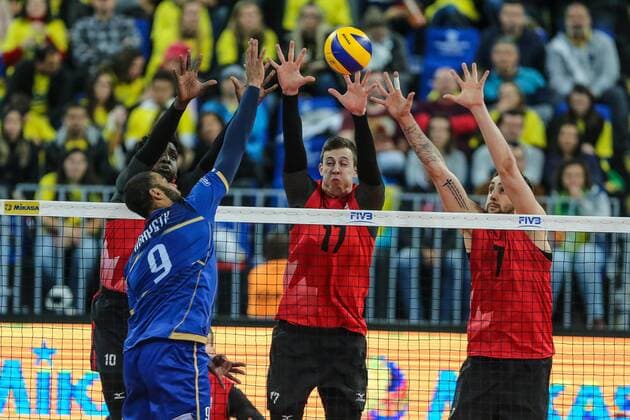 July 7, 2017 - Curitiba, Parano, Brasil - CURITIBA, BRAZIL JULY 7: Ngapeth of the France team during a match semifinals between Canada and France as part of the FIVB Volleyball World League 2017 at the Arena da Baixada Stadium on July 7, 2017 in Curitiba, Brazil. .Foto: CAN v FRA - FIVB Volleyball World League 2017 - ZUMAb158 20170707_zap_b158_033 Copyright: xGeraldoxBubniakx