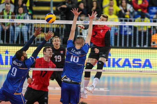 July 7, 2017 - Curitiba, Parano, Brasil - CURITIBA, BRAZIL JULY 7: Ngapeth and Le Roux of the France team during a match semifinals between Canada and France as part of the FIVB Volleyball World League 2017 at the Arena da Baixada Stadium on July 7, 2017 in Curitiba, Brazil. .Foto: CAN v FRA - FIVB Volleyball World League 2017 - ZUMAb158 20170707_zap_b158_040 Copyright: xGeraldoxBubniakx