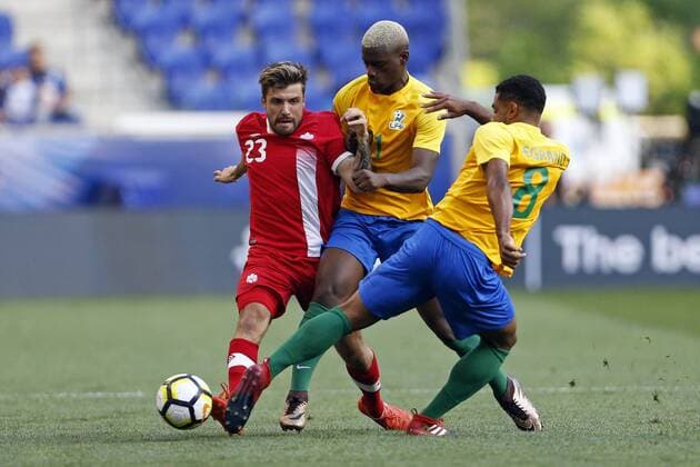 Canada midfielder Michael Petrasso (L) battles for the ball with French Guiana forward Schaquille Dutard (C) and French Guiana defender Jean-David Legrand (R) during the first half of a CONCACAF Gold Cup soccer match at Red Bull arena in Harrison, New Jersey, USA, 7 July 2017. French Guiana vs Canada !ACHTUNG: NUR REDAKTIONELLE NUTZUNG!  Copyright: xAdamxHungerx ADA01 20170708-636350752713767177