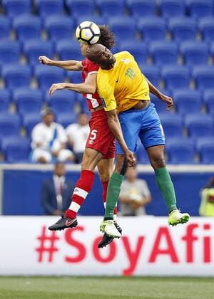 Canada defender Dejan Jakovic (L) battles for the ball with French Guiana forward Sloan Privat (R) during the first half of a CONCACAF Gold Cup soccer match at Red Bull arena in Harrison, New Jersey, USA, 7 July 2017. French Guiana vs Canada !ACHTUNG: NUR REDAKTIONELLE NUTZUNG!  Copyright: xAdamxHungerx ADA04 20170708-636350755238626919