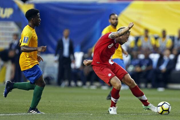 Canada midfielder Scott Arfield (R) scores a goal past French Guiana goalkeeper Donovan Leon during the first half of a CONCACAF Gold Cup soccer match at Red Bull arena in Harrison, NJ, USA, on 7 July 2017. French Guiana vs Canada !ACHTUNG: NUR REDAKTIONELLE NUTZUNG!  Copyright: xAdamxHungerx ADA07 20170708-636350763166544657