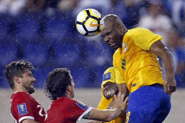 Bilder des Tages - SPORT French Guiana forward Sloan Privat heads the ball over Canada during the second half of a CONCACAF Gold Cup soccer match at Red Bull arena in Harrison, NJ, USA, 07 July 2017. French Guiana vs Canada !ACHTUNG: NUR REDAKTIONELLE NUTZUNG!  Copyright: xAdamxHungerx ADM01 20170708-636350805677149429