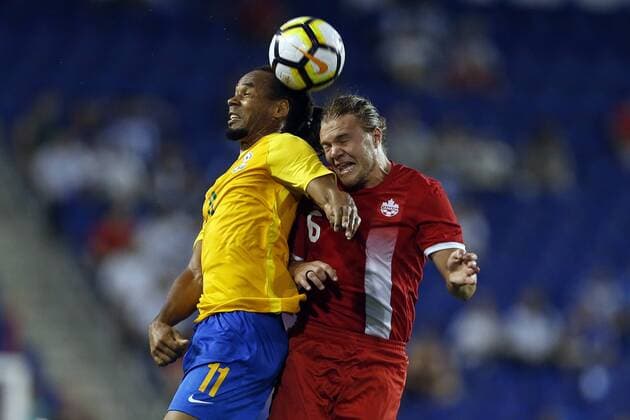 French Guiana forward Roy Contout battles for a header with Canada midfielder Samuel Piette during the second half of a CONCACAF Gold Cup soccer match at Red Bull arena in Harrison, NJ, USA, 7 July 2017. French Guiana vs Canada !ACHTUNG: NUR REDAKTIONELLE NUTZUNG!  Copyright: xAdamxHungerx CDA110 20170708-636350811916605421