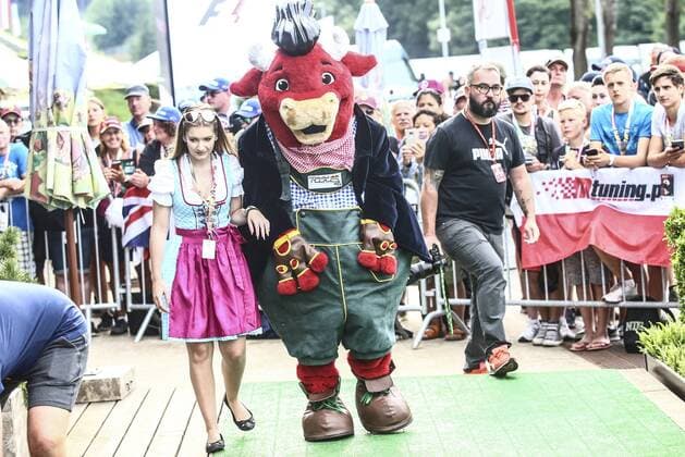 FORMULA 1 - GP of Austria 2017 SPIELBERG,AUSTRIA,08.JUL.17 - MOTORSPORTS, FORMULA 1 - Grand Prix of Austria, Red Bull Ring, Styrian Green Carpet. Image shows a mascot. GEPAxpictures xFelixxRoittner