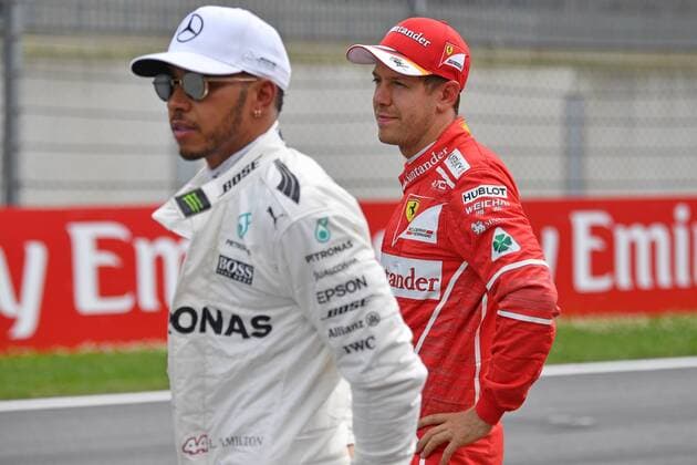 Bilder des Tages - SPORT v,re;Sebastian VETTEL,GER (Scuderia Ferrari),Lewis HAMILTON (GBR,Mercedes AMG Petronas Motorsport) nach dem Qualifying. Qualifying,Formel 1:GP von Oesterreich, Red Bull Ring Zeltweg,Spielberg,Saison 2017,am 08.07.2017.