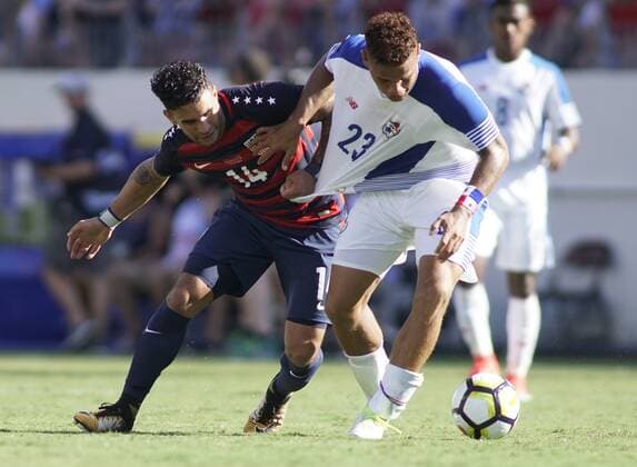 USA s Dom Dywer (L) and Panama s Roberto Chen (R) fight for a ball in their opening game of the Group Stage of the CONCACAF Gold Cup 2017 at Nissan Stadium in Nashville, Tenn. on 8 July, 2017. The teams were tied 0-0 at halftime. The Gold Cup is the first of two qualifying tournaments for the FIFA Confederations Cup 2019. Panama vs. USA !ACHTUNG: NUR REDAKTIONELLE NUTZUNG!  Copyright: xRickxMusacchiox RPM01 20170709-636351593490241396