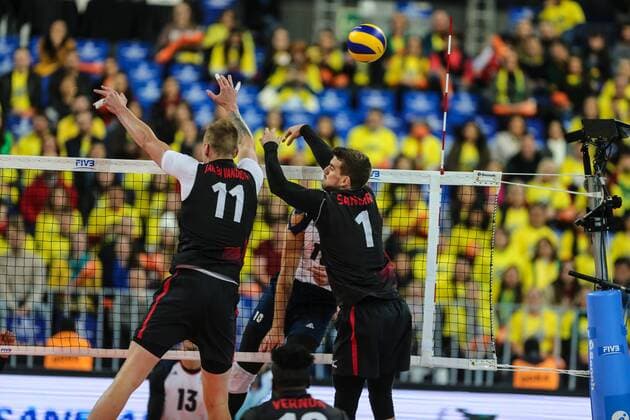 July 8, 2017 - Curitiba, Parano, Brasil - CURITIBA, BRAZIL JULY 8: Jansen Vandoorn and Sanders of the Canada team during a match match for the third place between Canada and USA of the FIVB Volleyball World League 2017 at the Arena da Baixada Stadium on July 8, 2017 in Curitiba, Brazil. .Foto: CAN v USA - FIVB Volleyball World League 2017 - ZUMAb158 20170708_zap_b158_003 Copyright: xGeraldoxBubniakx