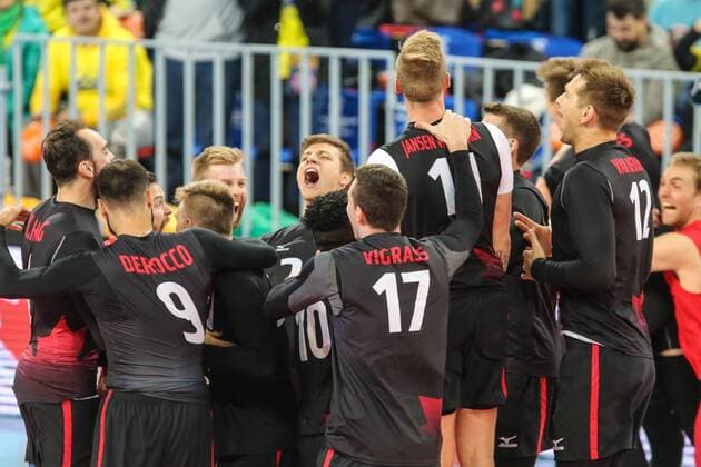 July 8, 2017 - Curitiba, Parano, Brasil - CURITIBA, BRAZIL JULY 8: Players of the Canada team celebrates during a match for the third place between Canada and USA of the FIVB Volleyball World League 2017 at the Arena da Baixada Stadium on July 8, 2017 in Curitiba, Brazil. .Foto: CAN v USA - FIVB Volleyball World League 2017 - ZUMAb158 20170708_zap_b158_018 Copyright: xGeraldoxBubniakx