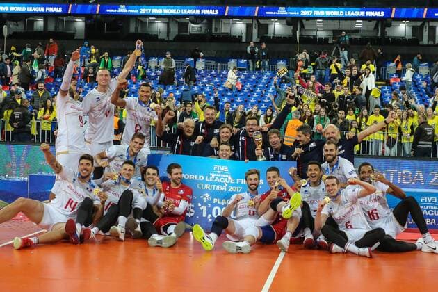 Joie FranceÕs volleyball team players celebrate VOLLEY BALL : Bresil vs France - Finale - FIVB Ligue Mondiale - Curitiba - 08 07 2017 GeraldoBubniak Panoramic 