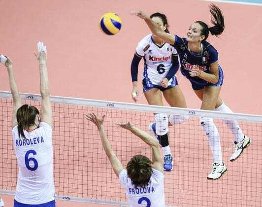 (170709) -- KUNSHAN, July 9, 2017 -- Caterina Bosetti (1st R) of Italy spikes the ball during the Pool B1-Group 1 match of the FIVB World Grand Prix 2017 against Russia in Kunshan, east China s Jiangsu Province, July 9, 2017. ) (SP)CHINA-KUNSHAN-VOLLEYBALL-WORLD GRAND PRIX JixChunpeng 