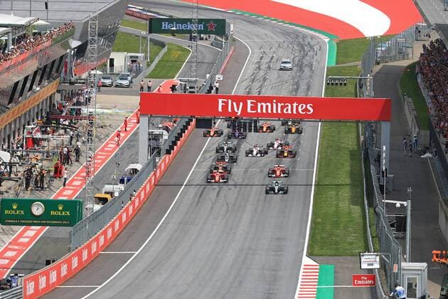 Bilder des Tages - SPORT July 9th 2017, Red Bull Ring, Spielberg, Austria; Formula One Grand Prix, Race Start; Valtteri Bottas - Mercedes AMG Petronas F1 W08 EQ Energy leads the race start from his pole position with Vettel next to him in 2nd xOctanex  ActionPlus11899449
