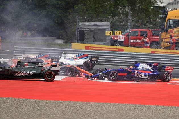 Bilder des Tages - SPORT July 9th 2017, Red Bull Ring, Spielberg, Austria; Formula One Grand Prix. Race Start. Fernando Alonso - McLaren Honda MCL32 into corner one as his race ended with contact with Daniil Kvyat xOctanex  ActionPlus11899466