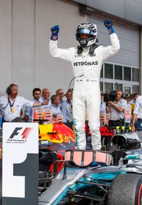 Valtteri Bottas (Mercedes AMG Petronas Formula One Team) bejubelt seinen Sieg auf dem Auto stehend, Grosser Preis von Oesterreich 2017, Motorsport, Formel 1, 09.07.2017, Spielberg Copyright: xNeis Eibner-Pressefotox EP_ANS