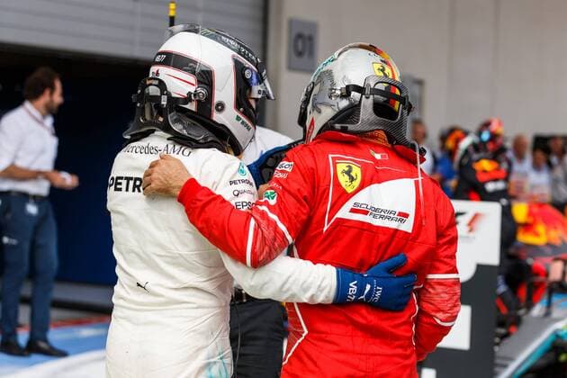 Sebastian Vettel (Scuderia Ferrari) gratuliert Valtteri Bottas (Mercedes AMG Petronas Formula One Team), Grosser Preis von Oesterreich 2017, Motorsport, Formel 1, 09.07.2017, Spielberg Copyright: xNeis Eibner-Pressefotox EP_ANS