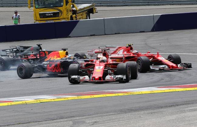 Sebastian Vettel, Scuderia Ferrari, Daniel Ricciardo, Red Bull Racing, Kimi Raiikkoenen, Scuderia Ferrari, formula 1 GP, Austria in Spielberg, 09.07.2017 Photo:mspb Thomas Melzer Sebastian Vettel, Daniel Ricciardo, Kimi Raiikkoenen, formula 1 GP, Austria