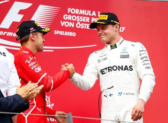 Motorsports: FIA Formula One World Championship WM Weltmeisterschaft 2017, Grand Prix of Austria, 5 Sebastian Vettel (GER, Scuderia Ferrari), 77 Valtteri Bottas (FIN, Mercedes AMG Petronas F1 Team), Spielberg Austria xHOCHxZWEIx