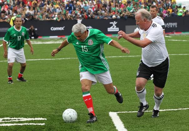 Mexico s Luis Flores (C) vies for the ball with Germany s Andreas Brehme during a friendly match to commemorate the 31st anniversary of their 1986 Wolrd Cup match at the Main Square of Mexico City, Mexico, 09 July 2017. The Revenges is a game that gathers the legends from both national soccer teams who played at the 1986 and 1998 World Cups. REVENGE OF THE MEXICAN AND GERMAN TEAMS OF THE 1986 AND 1998 WORLD CUPS !ACHTUNG: NUR REDAKTIONELLE NUTZUNG!  Copyright: xMarioxGuzmánx CMX003 20170709-636352379738772397