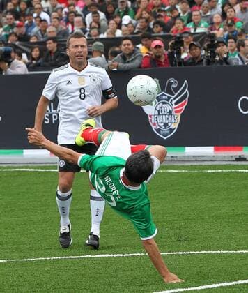 Mexico s Manuel Negrete (R) vies for the ball with Germany s Lothar Matthaus during a friendly match to commemorate the 31st anniversary of their 1986 Wolrd Cup match at the Main Square of Mexico City, Mexico, 09 July 2017. The Revenges is a game that gathers the legends from both national soccer teams who played at the 1986 and 1998 World Cups. REVENGE OF THE MEXICAN AND GERMAN TEAMS OF THE 1986 AND 1998 WORLD CUPS !ACHTUNG: NUR REDAKTIONELLE NUTZUNG!  Copyright: xMarioxGuzmánx CMX004 20170709-636352379756868513