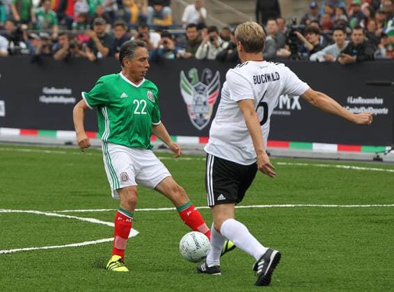 Mexico s Manuel Negrete (L) vies for the ball with Germany s Guido Buchwald during a friendly match to commemorate the 31st anniversary of their 1986 Wolrd Cup match at the Main Square of Mexico City, Mexico, 09 July 2017. The Revenges is a game that gathers the legends from both national soccer teams who played at the 1986 and 1998 World Cups. REVENGE OF THE MEXICAN AND GERMAN TEAMS OF THE 1986 AND 1998 WORLD CUPS !ACHTUNG: NUR REDAKTIONELLE NUTZUNG!  Copyright: xMarioxGuzmánx CMX005 20170709-636352379763420555
