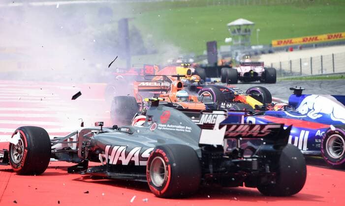 FORMULA 1 - GP of Austria 2017 SPIELBERG,AUSTRIA,09.JUL.17 - MOTORSPORTS, FORMULA 1 - Grand Prix of Austria, Red Bull Ring. Image shows a crash. GEPAxpictures xMichaelxRiedler
