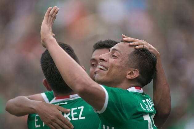 (170710) -- SAN DIEGO, July 10, 2017 -- Players of Mexico celebrate after scoring during the 2017 CONCACAF Gold Cup soccer match against El Salvador in San Diego, the United States, July 9, 2017. Mexico won 3-1. ) (SP)US-SAN DIEGO-SOCCER-2017 CONCACAF GOLD CUP JavierxRojas 