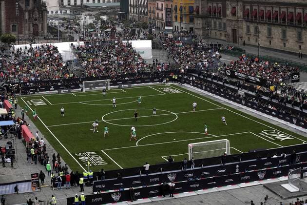 July 9, 2017 - Mexico - EUM20170709DEP19.JPG.CIUDAD DE MEXICO, Soccer Futbol-Veteranos.- Aspectos de los dos partidos denominados Las Revanchas , entre veteranos de las selecciones de Mexico y Alemania, que tuvieron lugar este 9 de julio de 2017 en el Zocalo de la Ciudad de Mexico. La banca mexicana. Foto: Agencia EL UNIVERSAL Ivan Stephens RCC. Latin News - July 9, 2017  - ZUMAu78_ 20170709_zaf_u78_060 Copyright: xIvanxStephensx