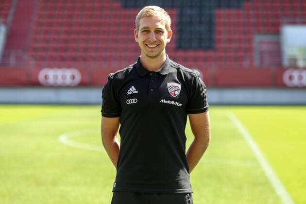 2. Bundesliga - Fußball - Fototermin - FC Ingolstadt 04 - Portraits - Shooting - Saison 2017 2018 - Teamkoordinator Stefan Schröder 2. BL - FC Ingolstadt 04 Saison 2017 2018 Portraits - Shooting Fototermin