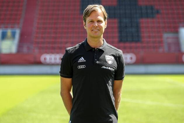 2. Bundesliga - Fußball - Fototermin - FC Ingolstadt 04 - Portraits - Shooting - Saison 2017 2018 - Mannschaftsarzt Prof. Dr. med. Florian Pfab 2. BL - FC Ingolstadt 04 Saison 2017 2018 Portraits - Shooting Fototermin