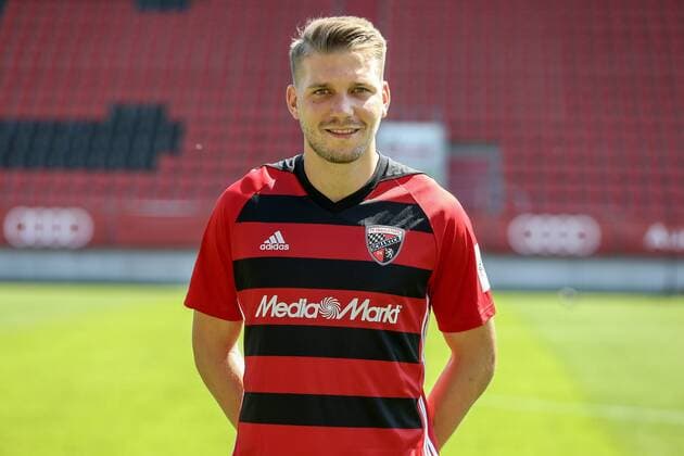 2. Bundesliga - Fußball - Fototermin - FC Ingolstadt 04 - Portraits - Shooting - Saison 2017 2018 - Robert Leipertz (13, FCI) 2. BL - FC Ingolstadt 04 Saison 2017 2018 Portraits - Shooting Fototermin