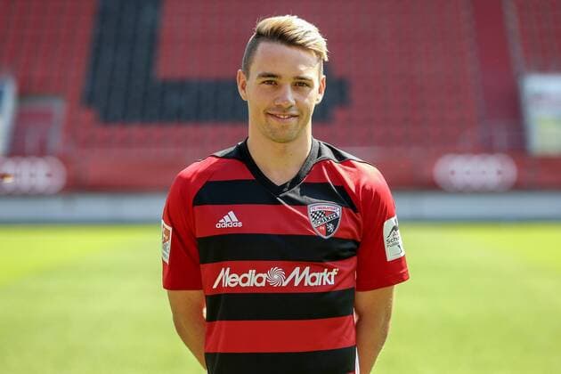2. Bundesliga - Fußball - Fototermin - FC Ingolstadt 04 - Portraits - Shooting - Saison 2017 2018 - Thomas Pledl (30, FCI) 2. BL - FC Ingolstadt 04 Saison 2017 2018 Portraits - Shooting Fototermin