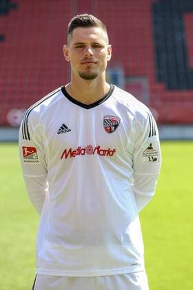 2. Bundesliga - Fußball - Fototermin - FC Ingolstadt 04 - Portraits - Shooting - Saison 2017 2018 - Torwart Fabijan Buntic (24, FCI) 2. BL - FC Ingolstadt 04 Saison 2017 2018 Portraits - Shooting Fototermin