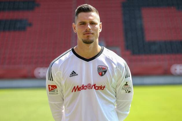 2. Bundesliga - Fußball - Fototermin - FC Ingolstadt 04 - Portraits - Shooting - Saison 2017 2018 - Torwart Fabijan Buntic (24, FCI) 2. BL - FC Ingolstadt 04 Saison 2017 2018 Portraits - Shooting Fototermin