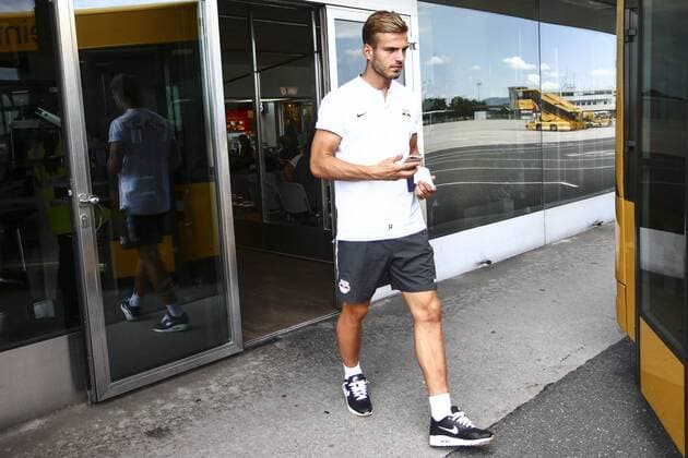 SOCCER - CL, qualification, Hibernians vs RBS SALZBURG,AUSTRIA,10.JUL.17 - SOCCER - UEFA Champions League, qualification, FC Hibernians vs Red Bull Salzburg, departure from Salzburg airport. Image shows Marin Pongracic (RBS). GEPAxpictures xFelixxRoittner