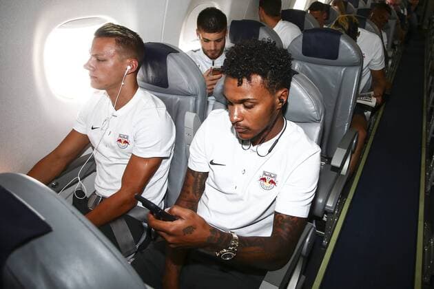SOCCER - CL, qualification, Hibernians vs RBS SALZBURG,AUSTRIA,10.JUL.17 - SOCCER - UEFA Champions League, qualification, FC Hibernians vs Red Bull Salzburg, departure from Salzburg airport. Image shows Valentino Lazaro and Hannes Wolf (RBS). GEPAxpictures xFelixxRoittner