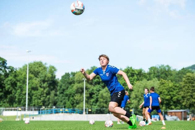 FF USV Jena Trainingsauftakt Saison 2017 2018 im USZ Jena am 10. Juli 2017 FF USV Jena Spielerin und Kapitänin Susann Utes beim Traingsauftakt. USZ - Universitäts Sportzentrum Jena