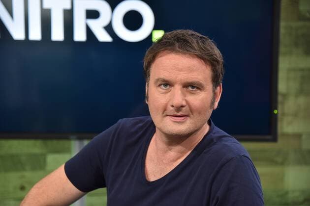 Der Moderator Thomas Wagner posiert am 10.07.2017 in Köln bei der Programm präsentation von RTL Nitro - Season Highlights und Fussball 2017 2018 im 100 % Bundesliga Studio