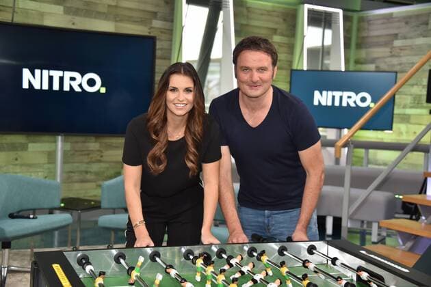 Die Moderatoren Laura Wontorra und Thomas Wagner posieren am Tischfussball am 10.07.2017 in Köln bei der Programm präsentation von RTL Nitro - Season Highlights und Fussball 2017 2018 im 100 % Bundesliga Studio