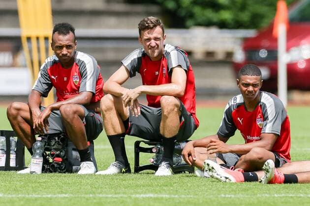 Grassau, Deutschland, 11.07.2017, Trainingslager VfB Stuttgart, Julian Green (VFB) Christian Gentner (VFB) Niklas Sommer (VFB) gucken ( DeFodi507