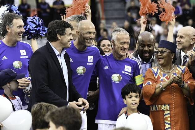 Laurent Blanc Didier Deschamps Zinedine Zidane fabien Barthez et la 1ere Dame du Mali Aminata MAIGA FOOTBALL : Match Amical ST vs France 98 - Toulouse - 10 07 2017 ThierryBreton Panoramic 