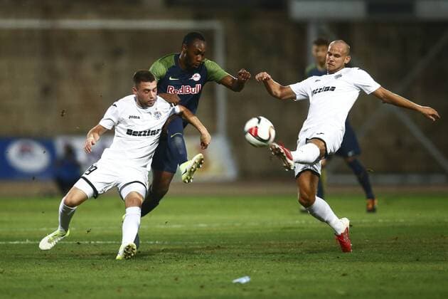 SOCCER - CL, qualification, Hibernians vs RBS PAOLA,MALTA,11.JUL.17 - SOCCER - UEFA Champions League, qualification, FC Hibernians vs Red Bull Salzburg. Image shows Johan Bezzina (Hibernians), Reinhold Yabo (RBS) and Martin Kreuzriegler (Hibernians). GEPAxpictures xFelixxRoittner