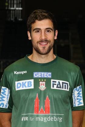 Carlos Molina Cosano (SC Magdeburg) - Handball Bundesliga Saison 2017-2018 Offizeller Fototermin SC Magdeburg in der GETEC Arena in Magdeburg - Einzelbild,Portrait,Deutschland, Handball, Mann, Maenner,12.07.2017
