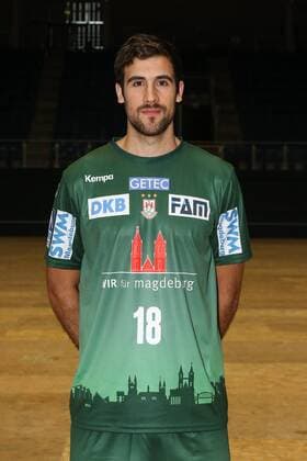 Carlos Molina Cosano (SC Magdeburg) - Handball Bundesliga Saison 2017-2018 Offizeller Fototermin SC Magdeburg in der GETEC Arena in Magdeburg - Einzelbild,Portrait,Deutschland, Handball, Mann, Maenner,12.07.2017